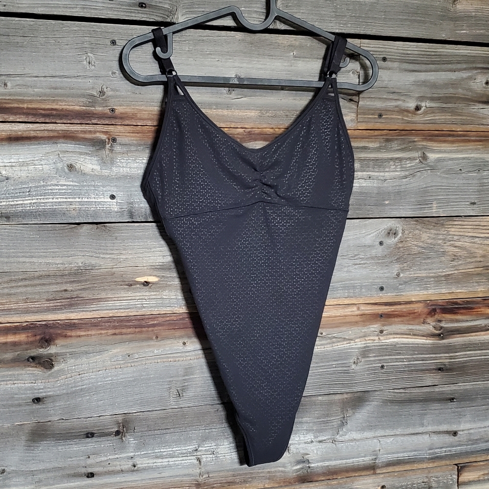Lululemon Bodysuit sz 6